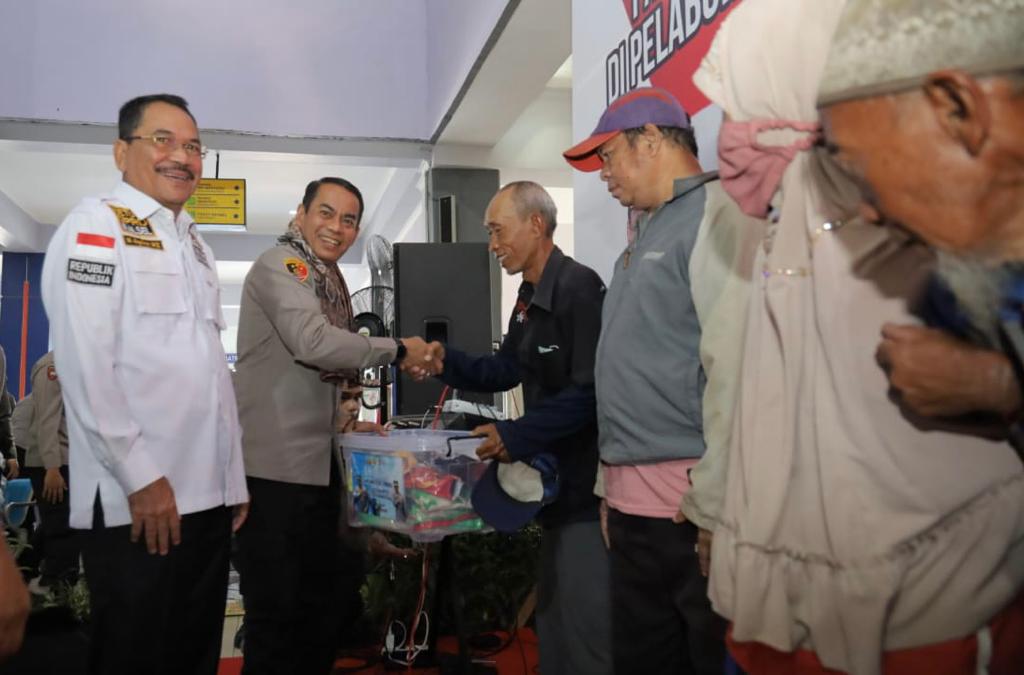 Dukung Pengembangan UMKM, Polda Kalsel Gelar Pasar Murah, dan Berharap Dapat Ringankan Beban Ekonomi Warga