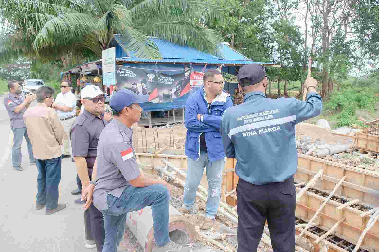 Komisi III Tinjau Progres Pembangunan Jembatan Penghubung Batola dan Banjar, Ditarget Rampung  Sebelum Desember