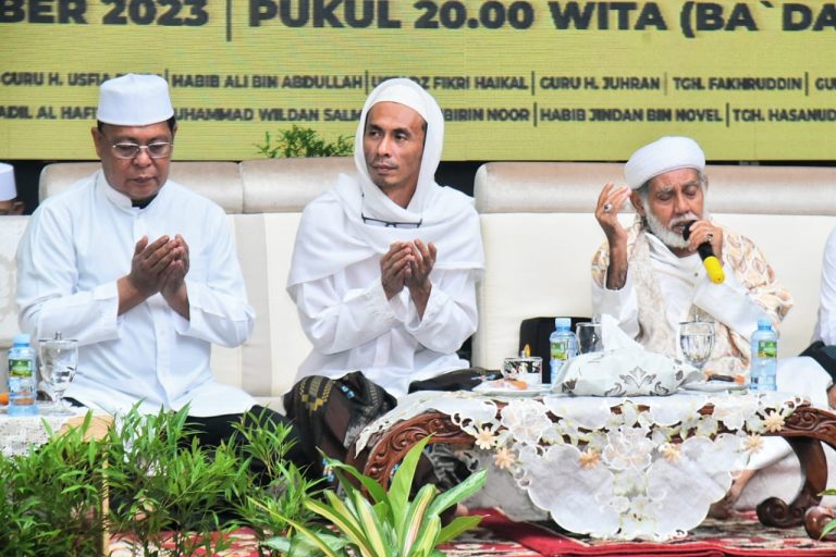 Hari ke-6 Gema Maulid, Guru Usfia Rusdi : Keberkahan Kalsel Melalui Shalawat, Gubernur: Banua Bersinar Karena Sinar Para Alim Ulama