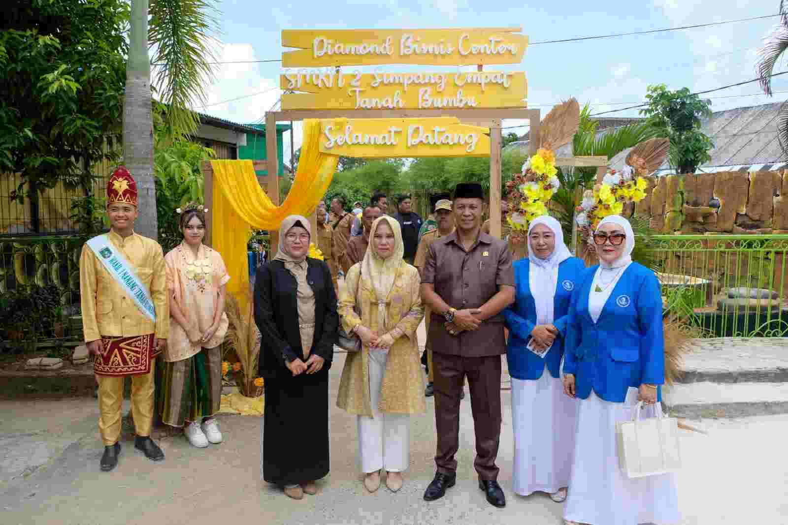 Buka Diamond Business Center  Paman Yani Optimis SMKN 2 Simpang Empat Tanah Bumbu Bisa Menjadi BLUD
