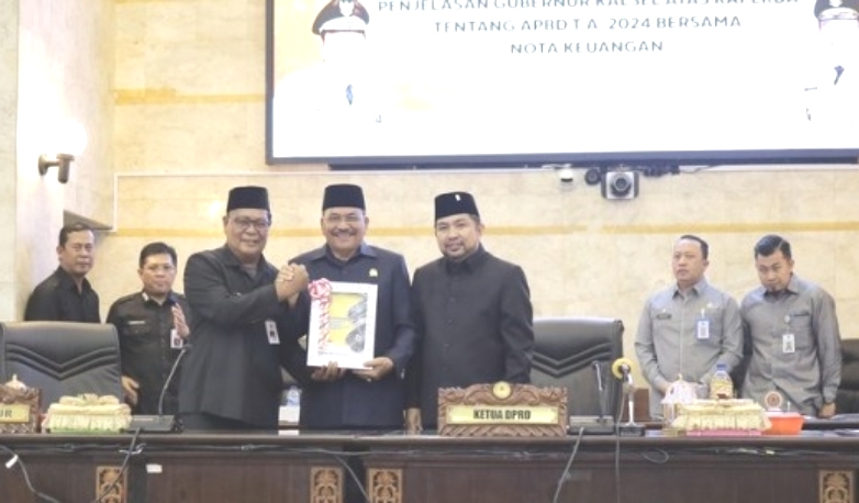 Gubernur Sampaikan Postur RAPBD Kalsel 2024, Pendapatan Daerah Rp10,048 Triliun dan Belanja Daerah Rp10,3 Triliun