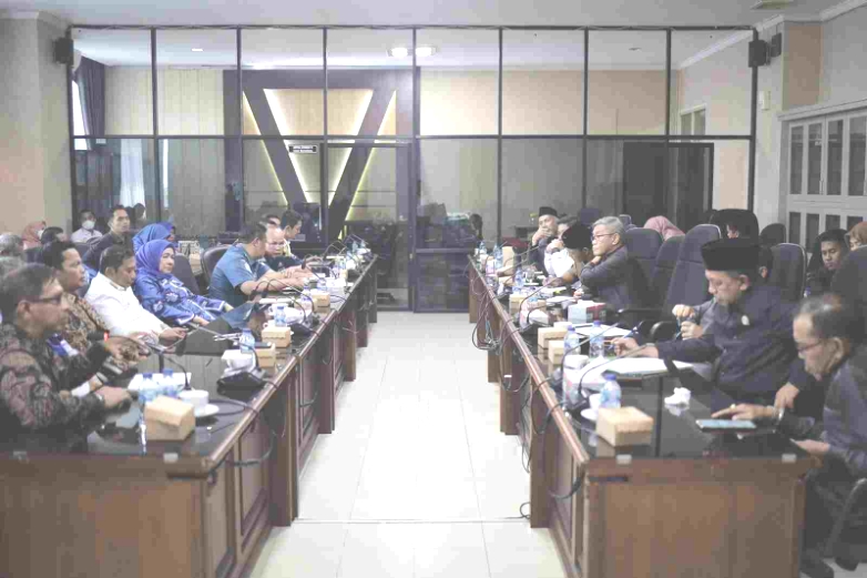 Respon Keresahan Nelayan Kalsel, Komisi II DPRD Kalsel Gelar RDP Bersama HSNI, Bang Dhin Akan Koordinasikan Dengan Pemerintah Daerah