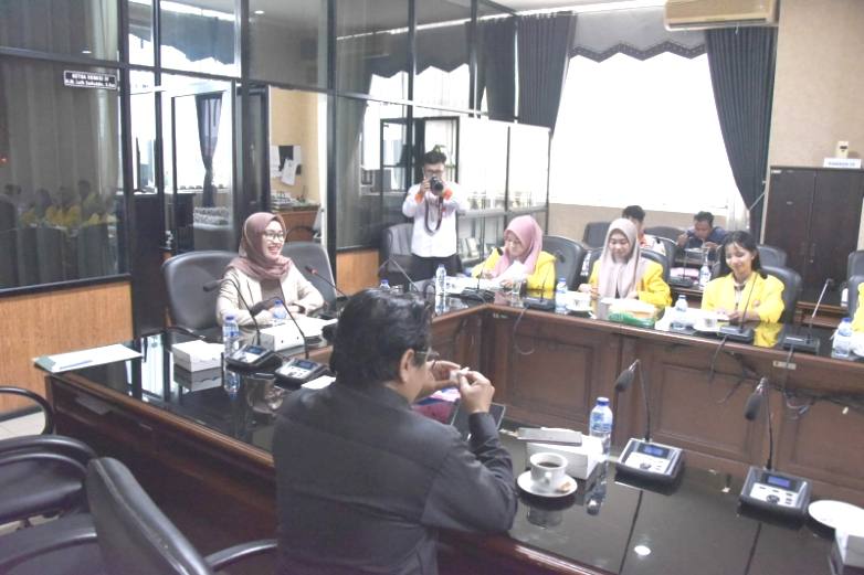 Terkait Kontribusi dan Tugas Dewan,  BEM FISIP ULM- Komisi IV DPRD Kalsel Gelar Audisi, Gina : Masih Perjuangkan Anggaran Pendidikan 20 Persen