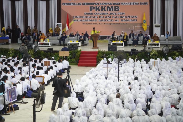 Buka Pengenalan Mahasiswa Baru UNISKA, Sebagai Alumni Paman Birin Merasa Pulang Kampung