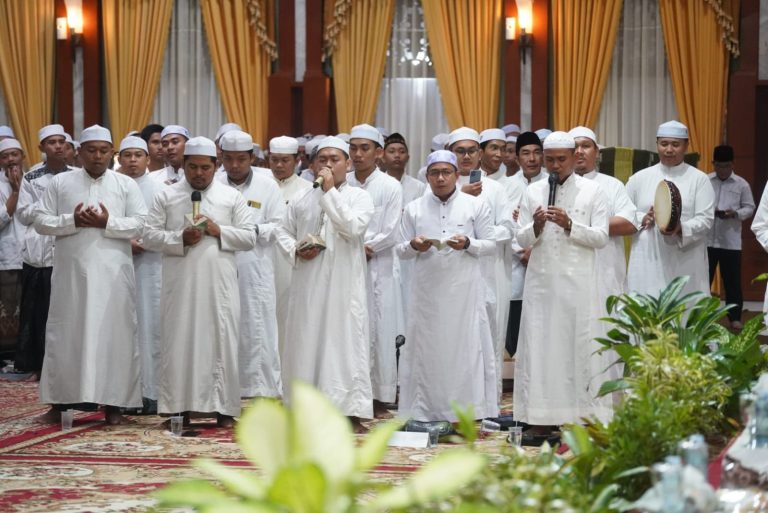 Gema Maulid Hari ke-5 dari 14 Malam, Guru Ahmad Mulkani Sebut Warga yang Hadir Seperti Berjihad
