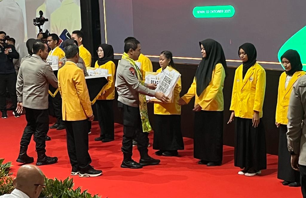 Serahkan 110 Beasiswa Kepada Mahasiswa ULM, Wakapolri : Ini Buka Pintu Kerjasama Lebih Erat Antara Kepolisian dengan Dunia Pendidikan