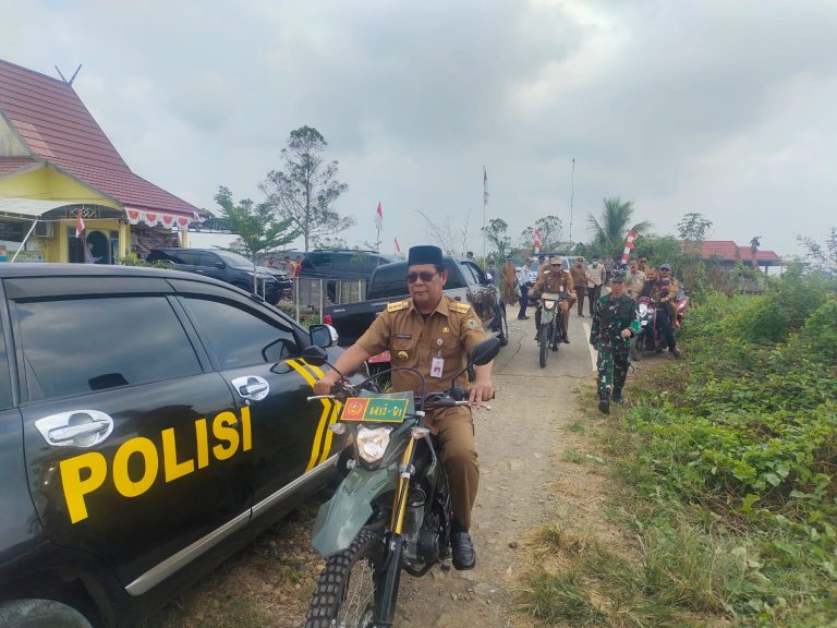 Didatangi Langsung Paman Birin, Petani Desa Siang Gantang Pun Senang
