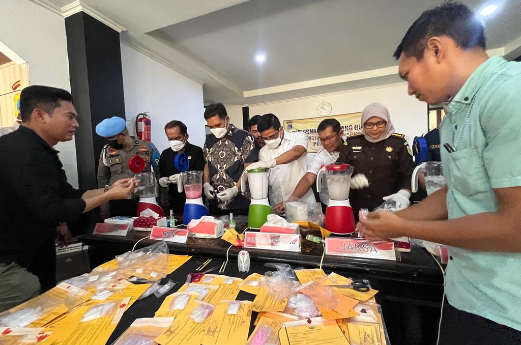 Polda Kalsel Musnahkan 3.251,05 Gram Sabu dan 94 Butir Ekstasi Hasil Pengungkapan Subdit I, II dan III