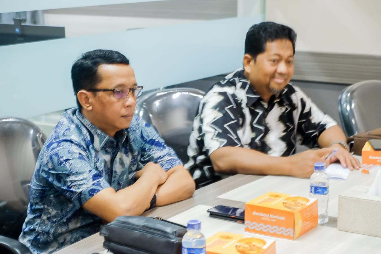 Sekretariat DPRD Jabar Beri Anugerah BK Award, Nilai : Kehadiran Rapat dan Dari Ketua Fraksi, BK Kalsel Akan Terapkan