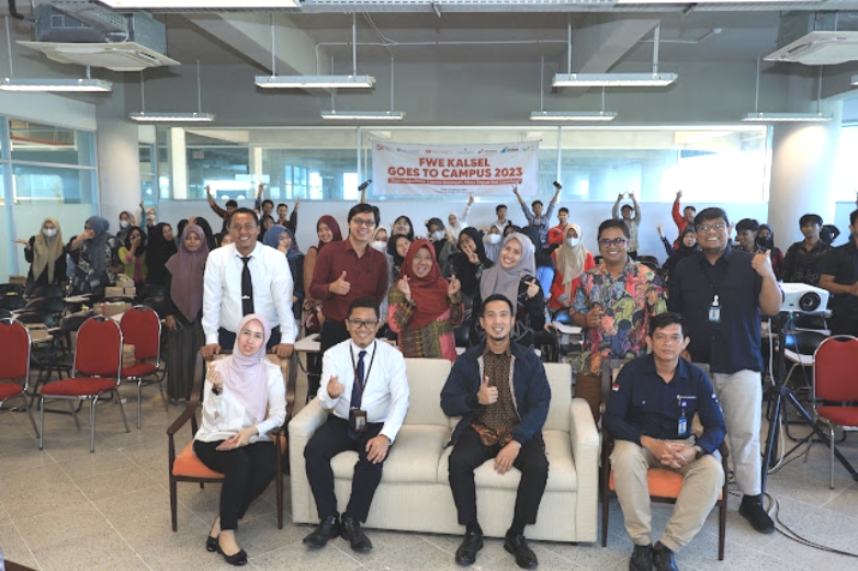 Didukung OJK, BI dan Bank Kalsel, FWE Kalsel Goes To Campus 2023 Sukses Digelar, Ratusan Anak Muda Diajak Pintar Literasi Keuangan