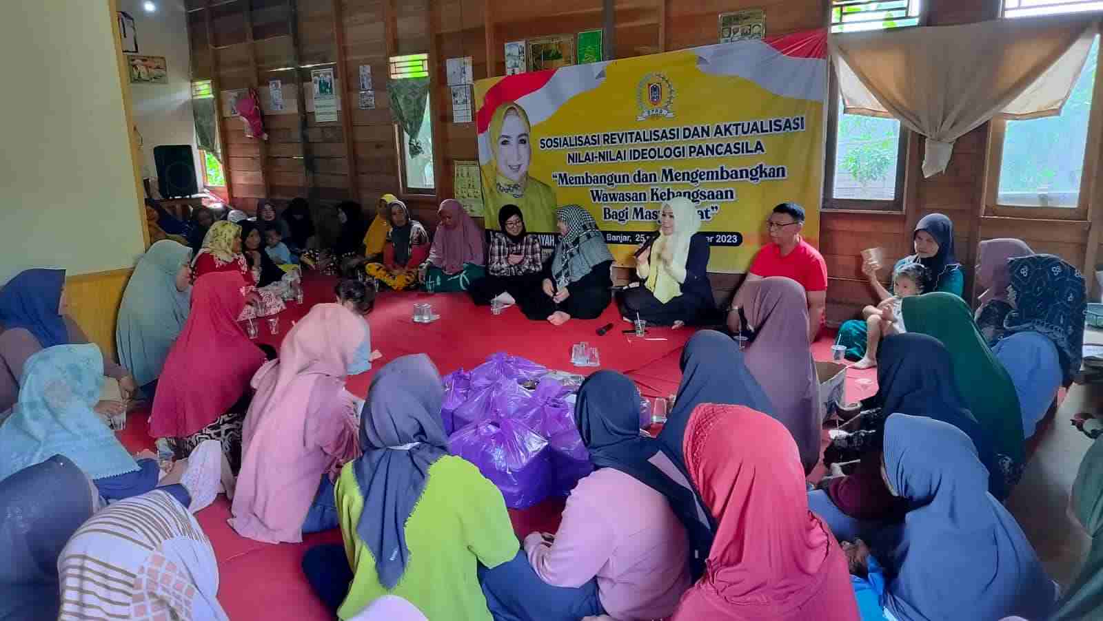 Syarifah Rugayah Sosialisasikan Nilai-Nilai Ideologi Pancasila ke Warga Desa Pandak Daun
