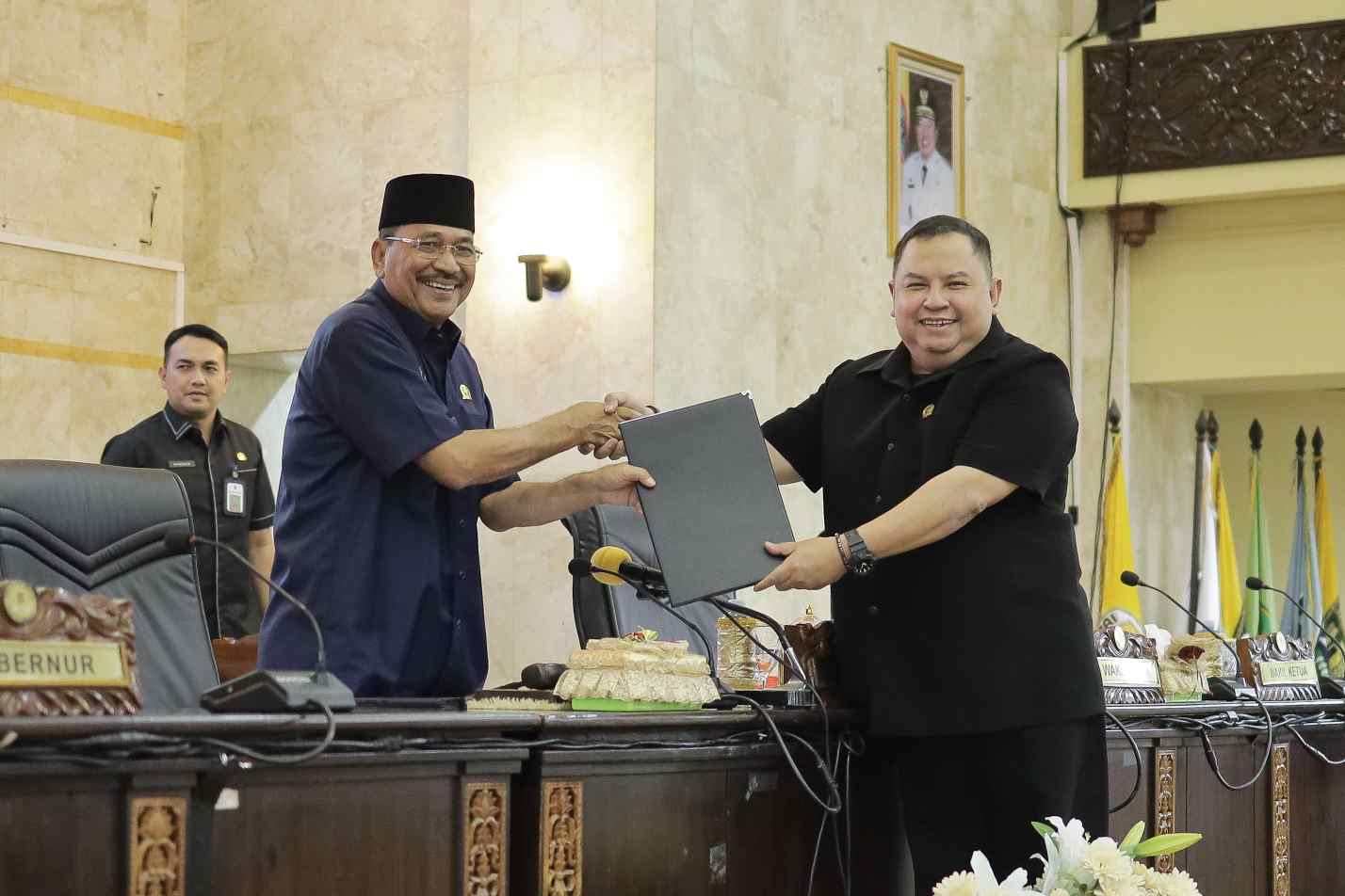 Tutup Masa Sidang ke III 2023 dan Buka Masa Sidang Pertama 2024, Supian HK Ajak Anggota DPRD Kalsel Berdoa Agar Diridhoi Allah SWT