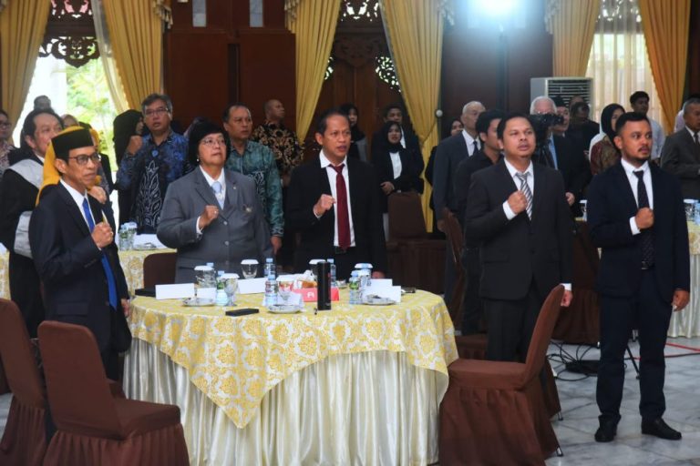 Pengukuhan Prof Hary Soegiri, Dihadiri Menteri LHK Siti Nurbaya, Gubernur Harapkan Kontribusi Para Guru Besar
