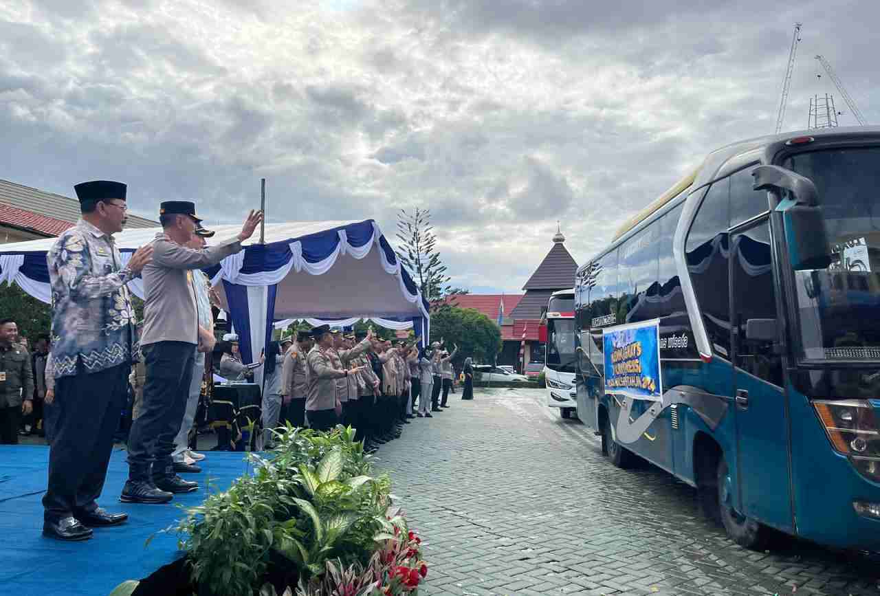 Mudik Gratis Polda Kalsel, Berangkatkan 512 Orang Warga Masyarakat Pulang Kampung