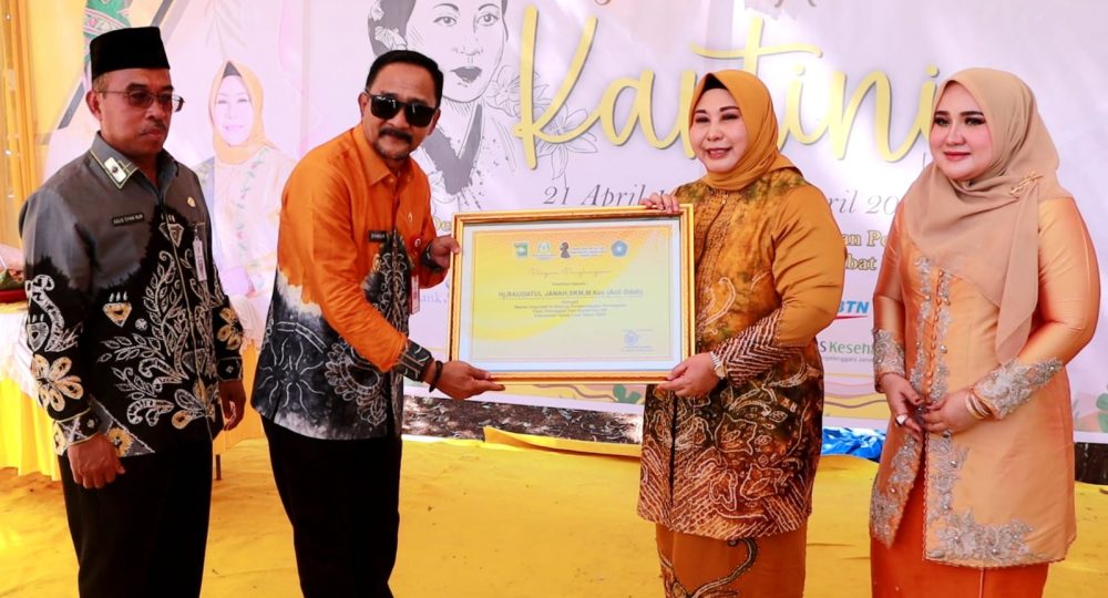 Meriah di Tanah Laut, Acil Odah Dinobatkan Sebagai Wanita Inspiratif Banua