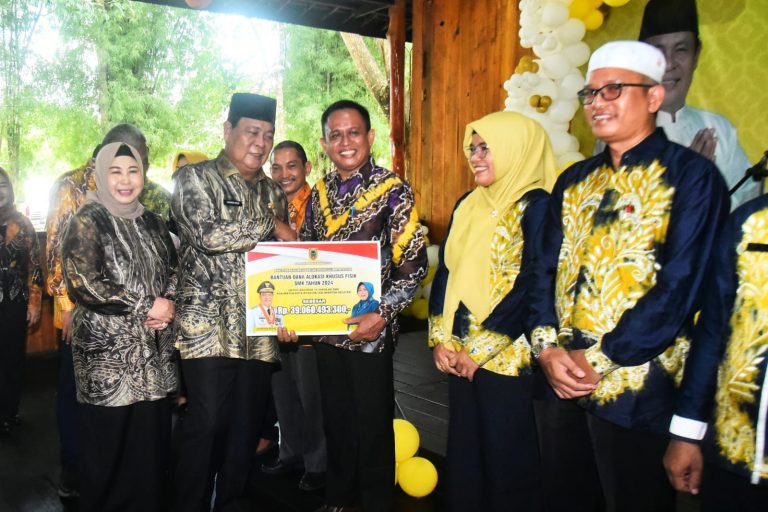 Momentum Halal Bihalal, Paman Birin Didampingi Acil Odah Serahkan Bantuan Sosial dan Pendidikan
