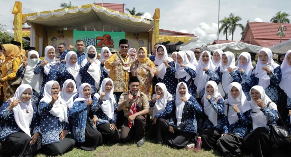 Berbagi Kebahagian di Momentum Harjad HSU, Paman Birin dan Acil Odah Berikan Hadiah Umroh Kepada Warga
