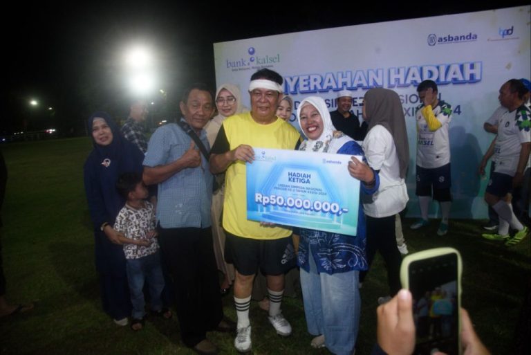 Paman Birin Trophy VII 2024 Resmi Dibuka, Laga Eksebisi Paman Birin Cetak Tiga Gol, Jadikan Warga Kalsel Tangguh