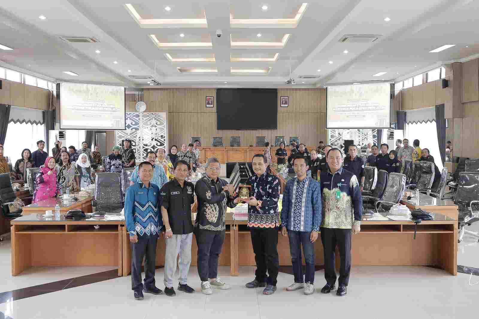 Sekretaris DPRD Kalsel Terima Studi Banding Pokja Wartawan DPRD Jatim, Rombongan Sempat Kunjungi Presroom