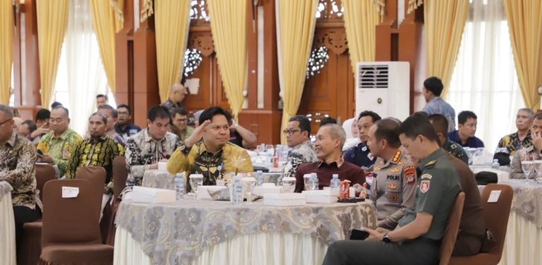 KPK-Pemprov Kalsel Gelar Rapat Koordinasi Penataan Perizinan Sektor Tambang Dalam Kawasan Hutan dan MBLB