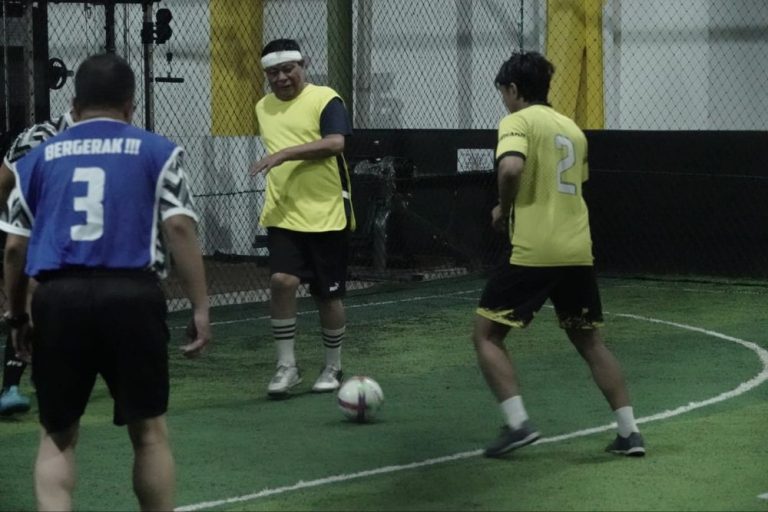 Perkuat Sinergitas, Paman Birin Tanding Futsal Lawan OJK dan Bank Kalsel