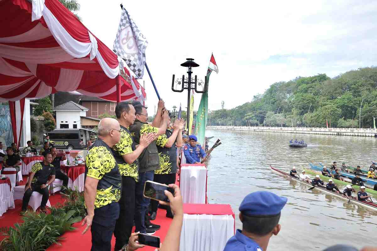 Beri Bonus Rp 20 Juta, Ketua DPRD Kalsel Berharap Lomba Jukung B6 Jadi Ajang Pembinaan Atlet Berprestasi