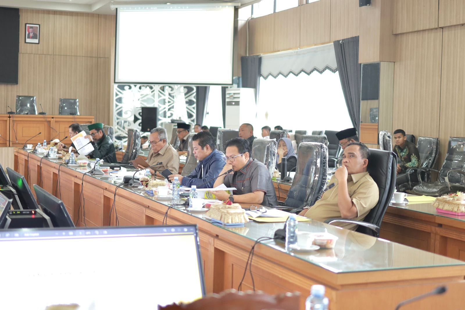 DPRD Kalsel Bahas KUA PPAS T.A 2025