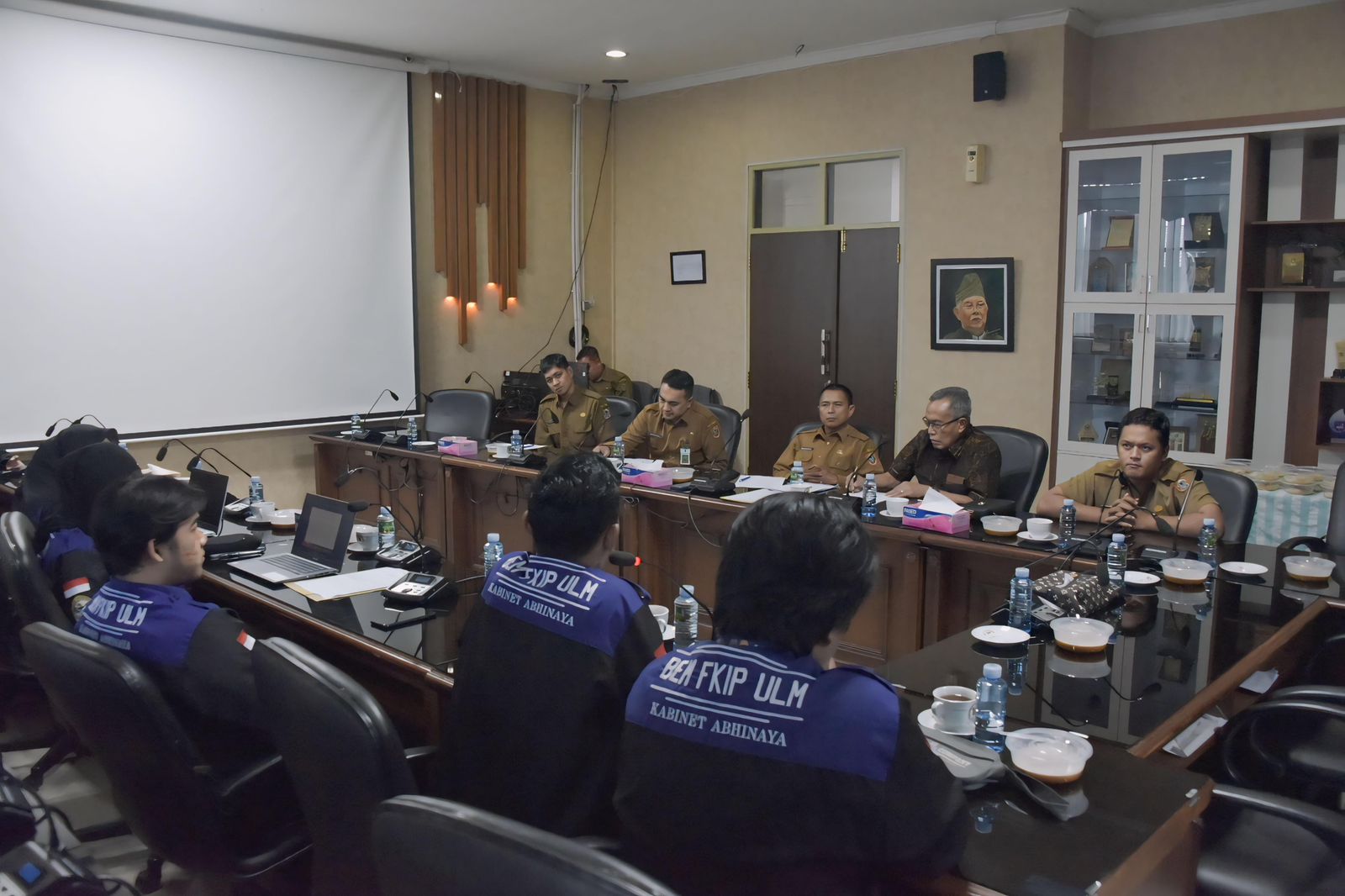 Soroti Perubahan Kurikulum Dalam 2 Tahun Terakhir, Suripno Sumas Bahas Dinamika Pendidikan Bersama BEM FKIP ULM