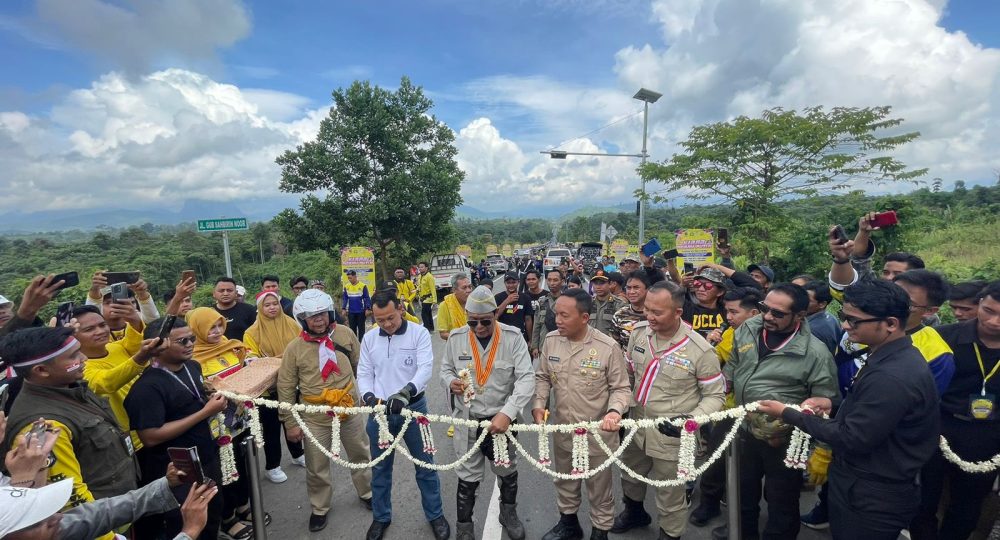 Warga Sambut Antusias Diresmikannya Jalan Gubernur Sahbirin Noor, Wujudkan Akses Cepat Jalan Batulicin-Banjarbaru