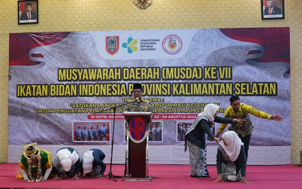 Langsung Sujud Syukur, Paman Birin Hadiahi 5 Bidan Umrah