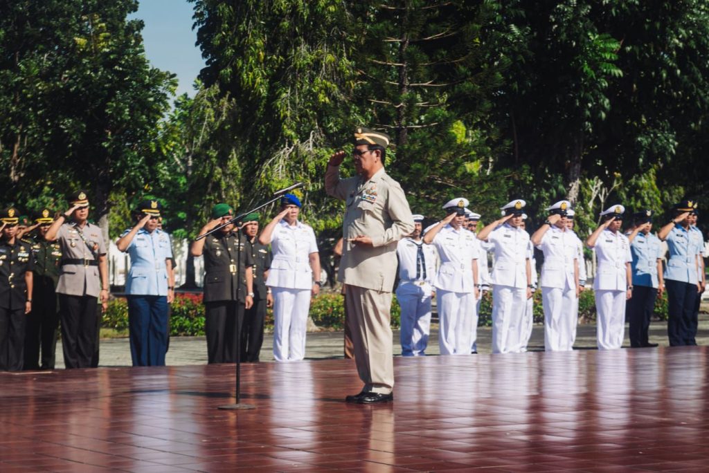 Peringatan Hari Veteran Nasional, Paman Birin Pimpin Ziarah Anggota LVRI ke Taman Makam Pahlawan Bumi Kencana
