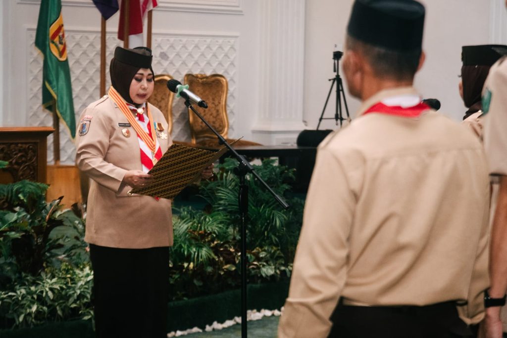 Ketua Kwarda Pramuka Kalsel Hj. Raudatul Jannah Lantik Kepengurusan Kwarcab Pramuka Kota Banjarbaru