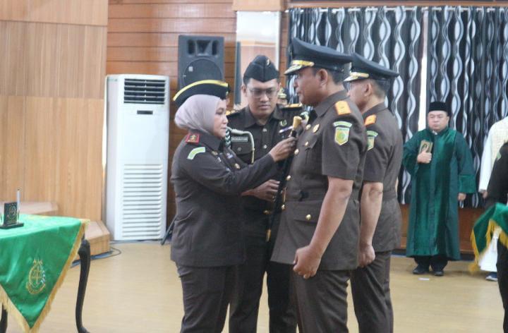 Pimpin Sertijab, Kajati Ingatkan Pejabatnya Agar Segera Beradaptasi dan Bersikap Netral saat Pilkada