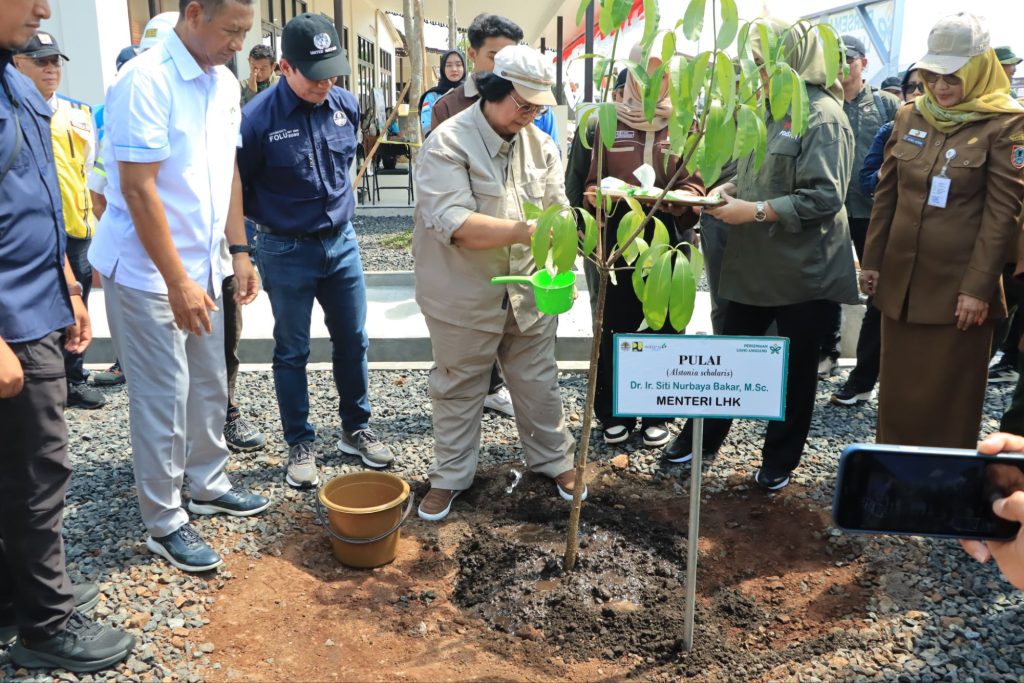 Tinjau Pusat Persemaian Terbesar Kedua di Indonesia, Menteri LHK Puji Kepedulian Gubernur Terhadap Kelestarian Lingkungan