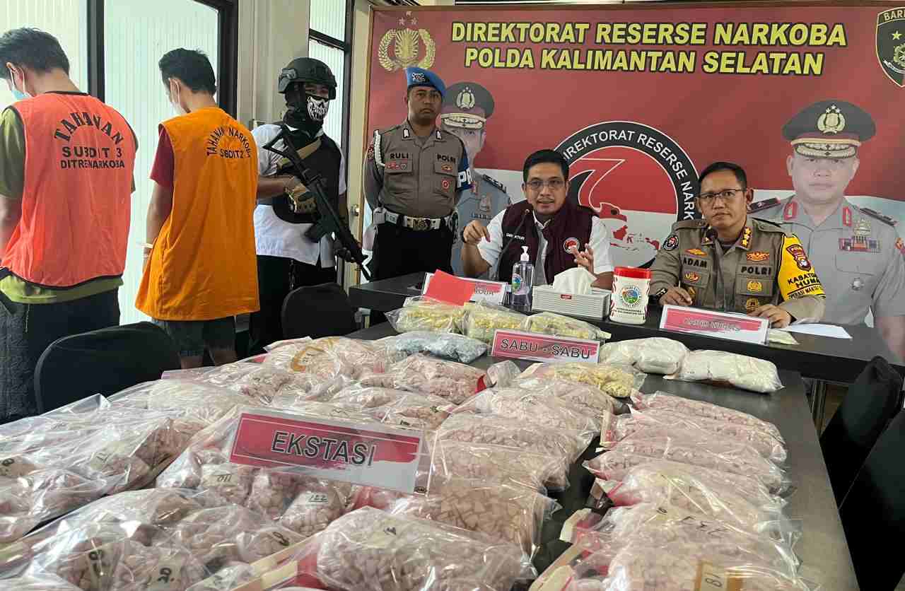 Polda Kalsel Kembali Ungkap Predaran 52.561 Pil Ekstasi dan 5 Kg Sabu