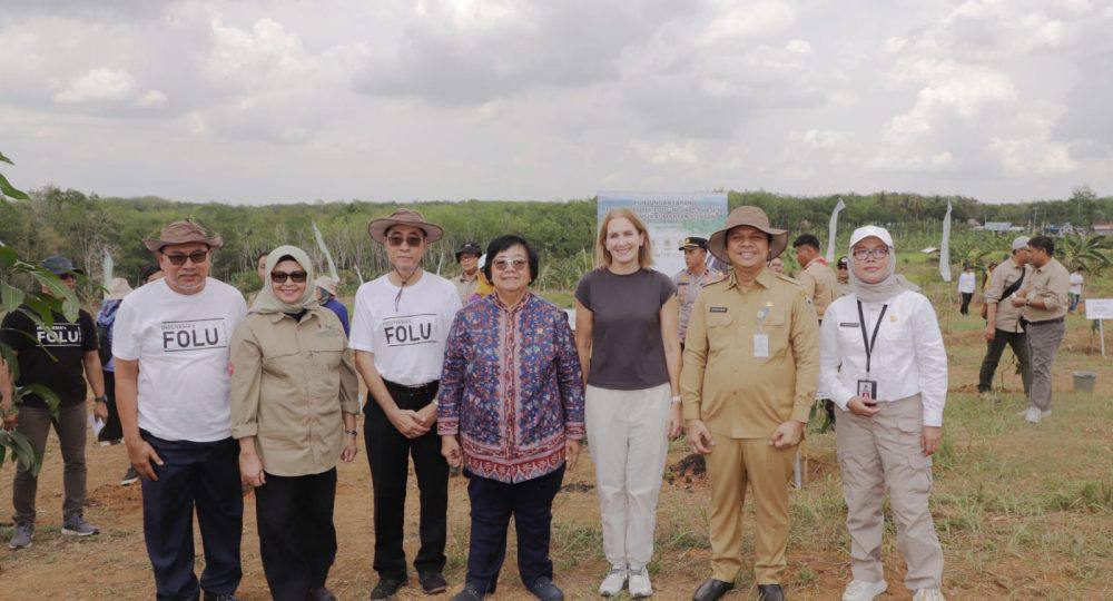 Menteri LHK dan Dubes Norwegia Lakukan Gerakan Penanaman Pohon Bersama Kelompok Tani di Kabupaten Banjar