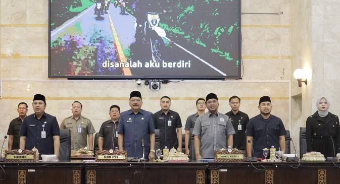 Di Rapat Paripurna, Gubernur Sampaikan Jawaban atas Pandangan Umum Fraksi DPRD Kalsel Terhadap Raperda APBD 2025