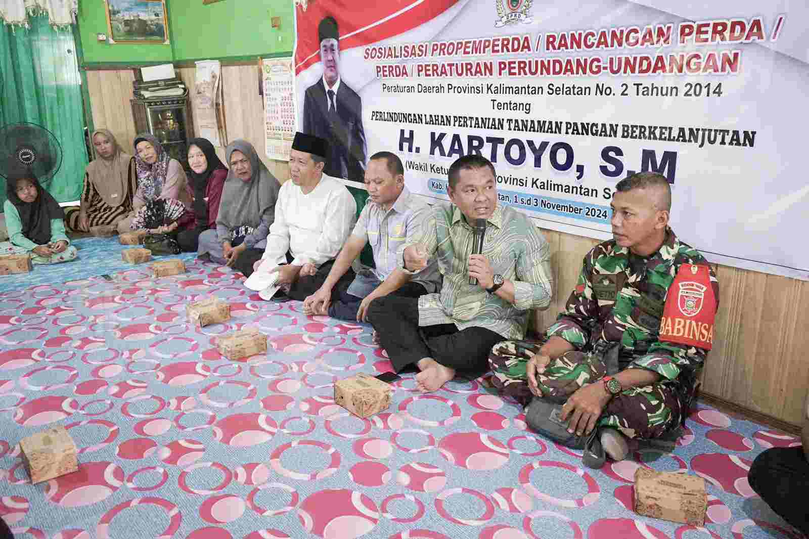 Beri Pemahaman Pentingnya Melindungi Lahan Pertanian, Wakil Ketua DPRD Kalsel Sosialisasikan Perda di Desa Pantai Ulin HSS