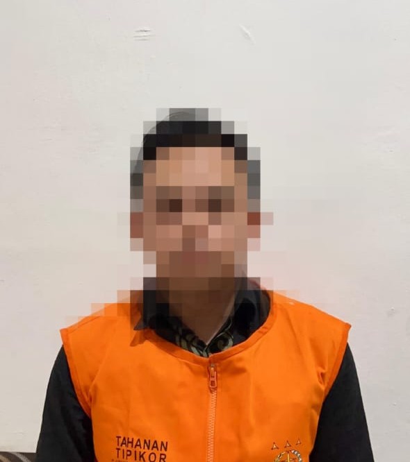Penyidik Kejati Tahan Tersangka MRA Terduga Korupsi Dana Penyertaan Modal APBD Balangan