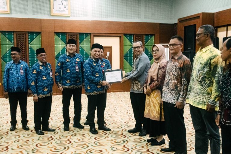 Gubernur H Muhidin Melepas Purna Tugas Puluhan ASN Lingkup Pemprov Kalsel, Ini Pesannya : Tetap Jadi Teladan Bagi Masyarakat