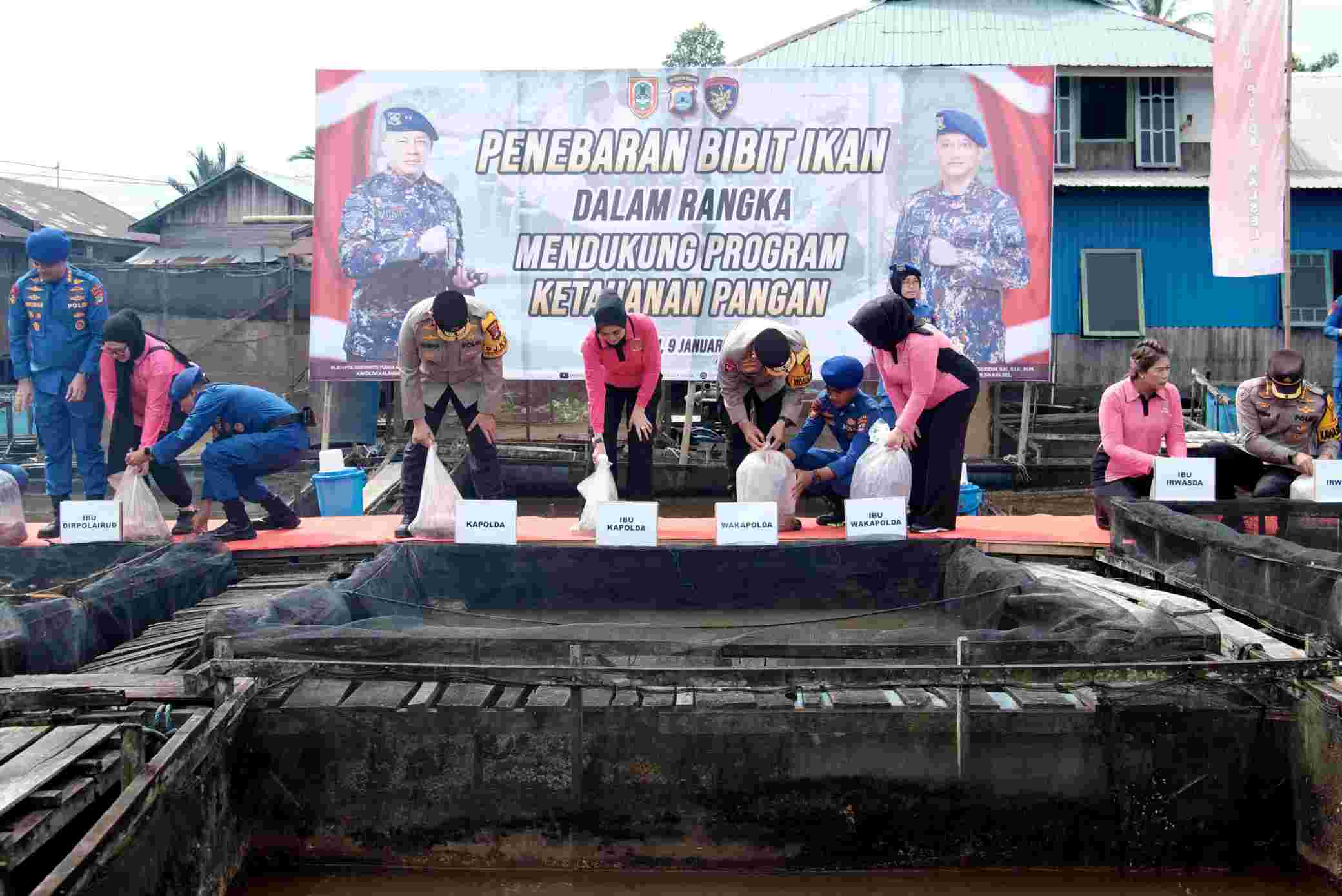 Dukung Program Asta Cita 2, Polda Kalsel Tebar 25 Ribu Bibit Ikan Air Tawar