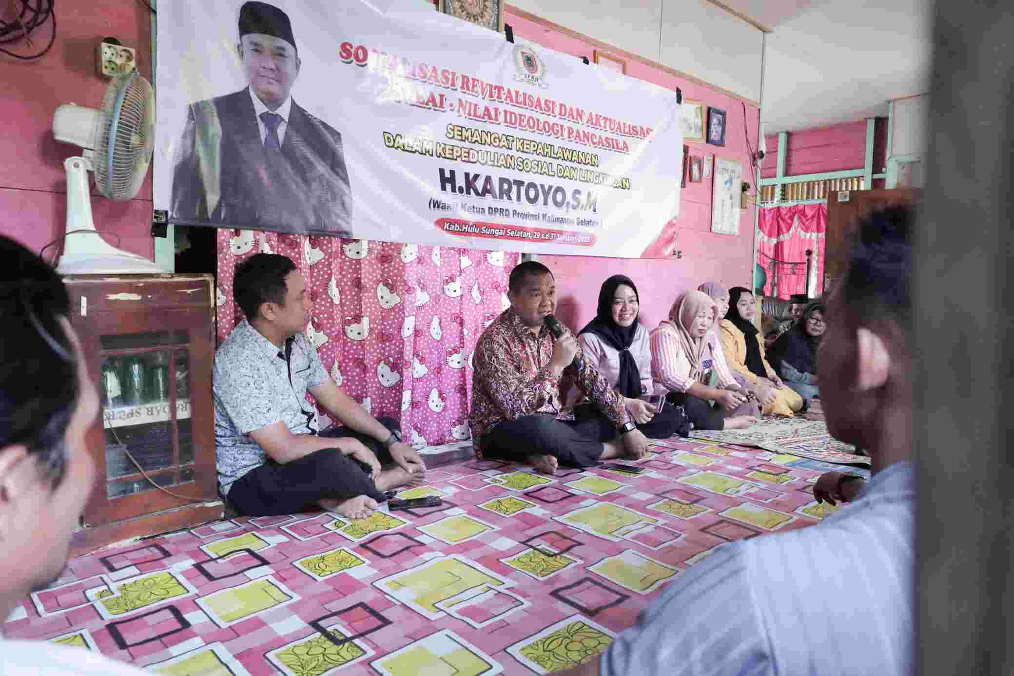 Waket DPRD Kalsel H Kartoyo Sosialisasikan Sila ke 5 Kepada Warga Desa Bamban Kabupaten HSS