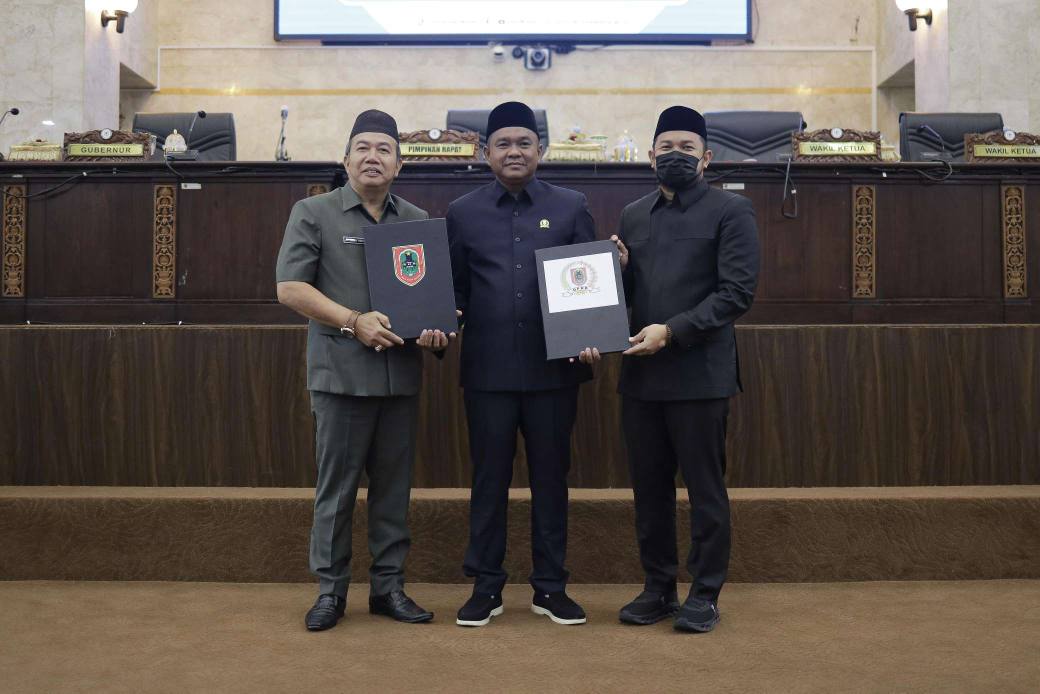 Di Rapat Paripurna, Gubernur Kalsel Jelaskan 3 Raperda, Diantaranya Raperda Pembiayaan Pembangunan Tahun Jamak dan Penanaman Modal