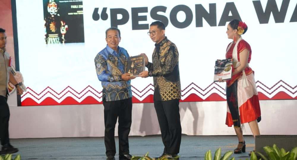 PWI Pusat Anugerahi Gubernur Kalsel H. Muhidin Pena Mas di Puncak HPN 2025