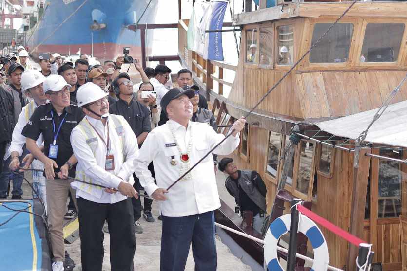 Gubernur Kalsel Launching Kapal Pinisi, Wisata Susur Sungai Barito Dengan Pelayaran Kapal Kini Hadir, Ketua DPRD: Berikan Pengalaman Unik