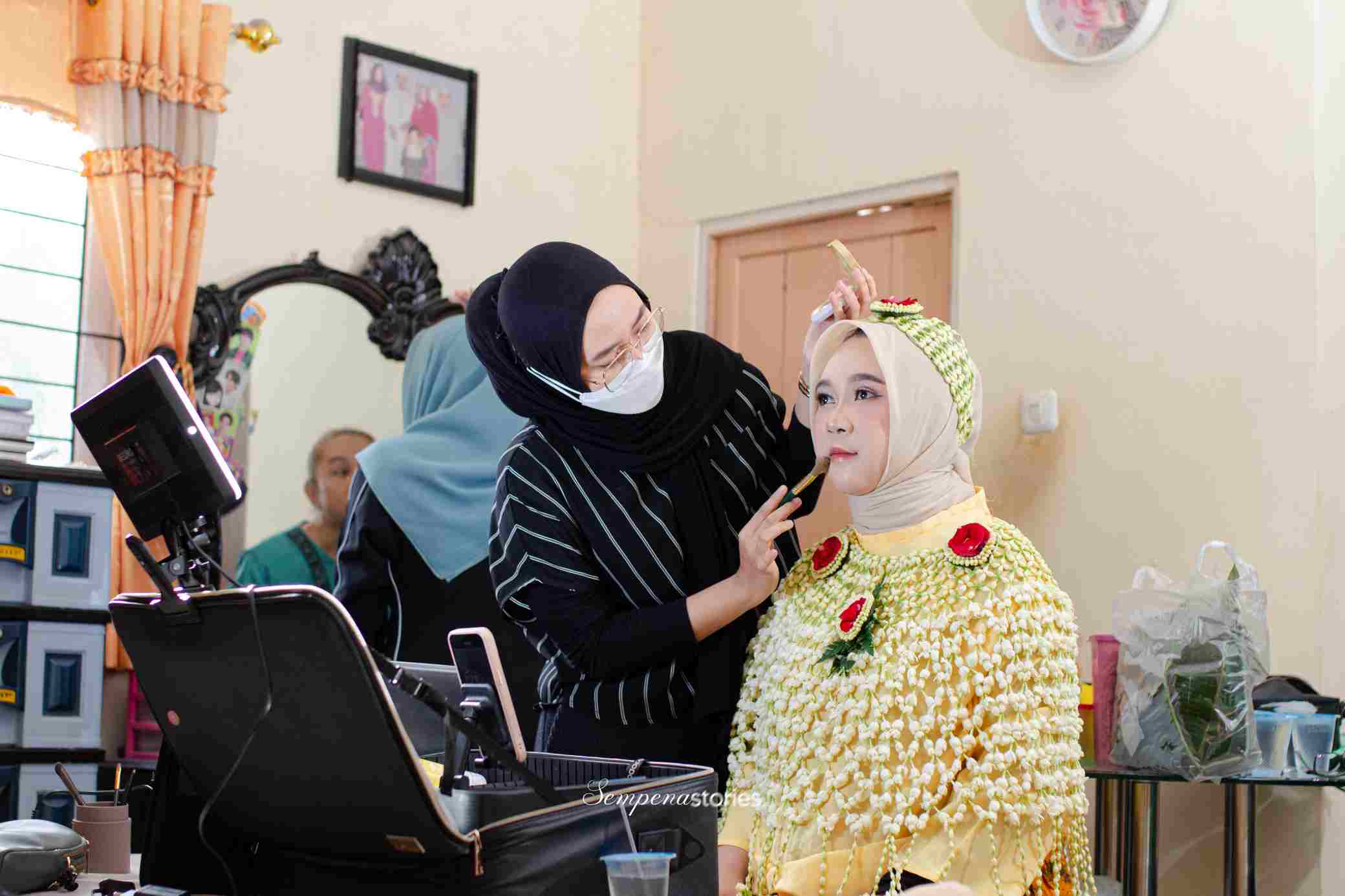 Mengenal Lebih Jauh MUA: Ini 3 Teknik Rias Wajah di Makeup by Adindafr, Favoritnya Customer!