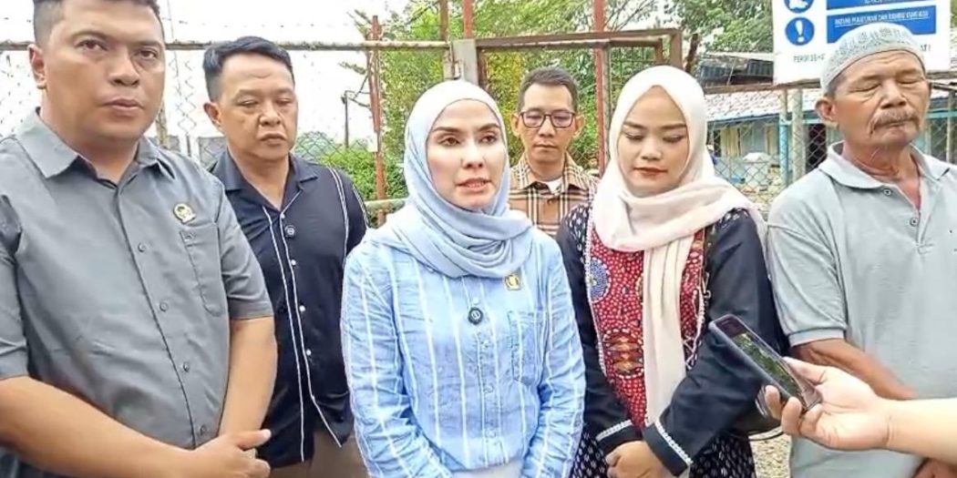 Tim Investigasi Bentukan Komisi III DPRD Kalsel Tinjau Lokasi Tambang PT MMI, Ambil Sample Air dan Pasang Alat Pengukur Udara dan Kebisingan