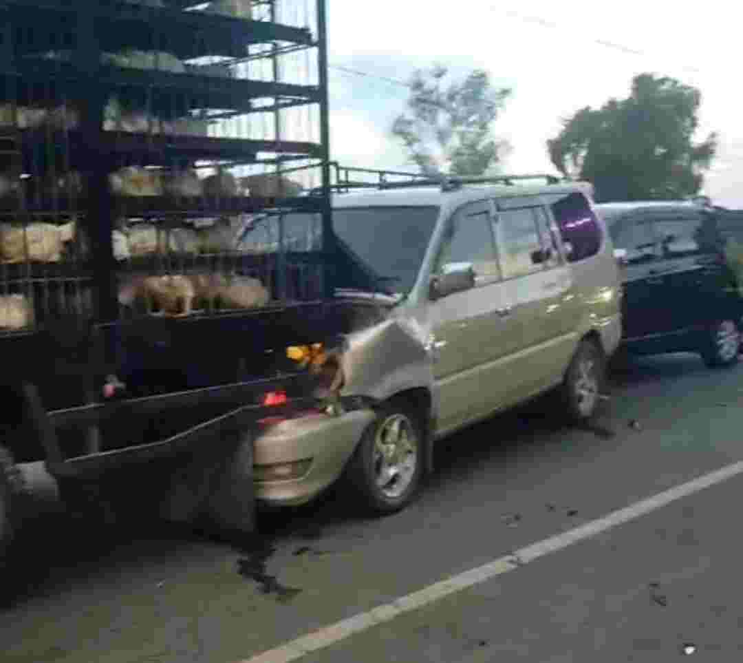 Kecelakaan Beruntun di Bati-Bati, Kendaraan Roda 4 Ringsek