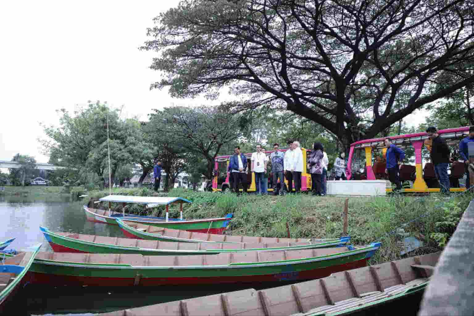 Sepakat Bangun Spot Pasar Terapung di Anjungan Kalsel, Gubernur Kalsel Serahkan CSR ke TMII