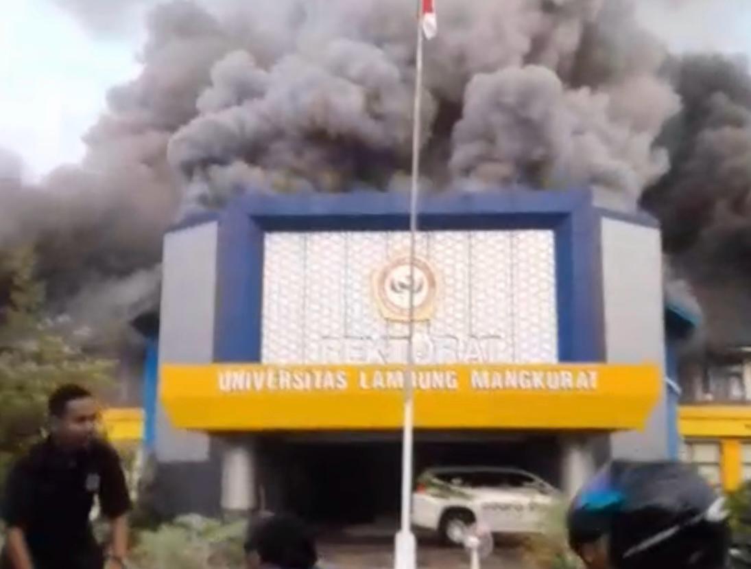 Aula Rektorat ULM Terbakar, Dokumen Penting dan Peralatan Akademik Ludes